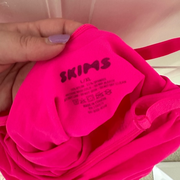 Skims Sculpting Bodysuit - Picture 2 of 2